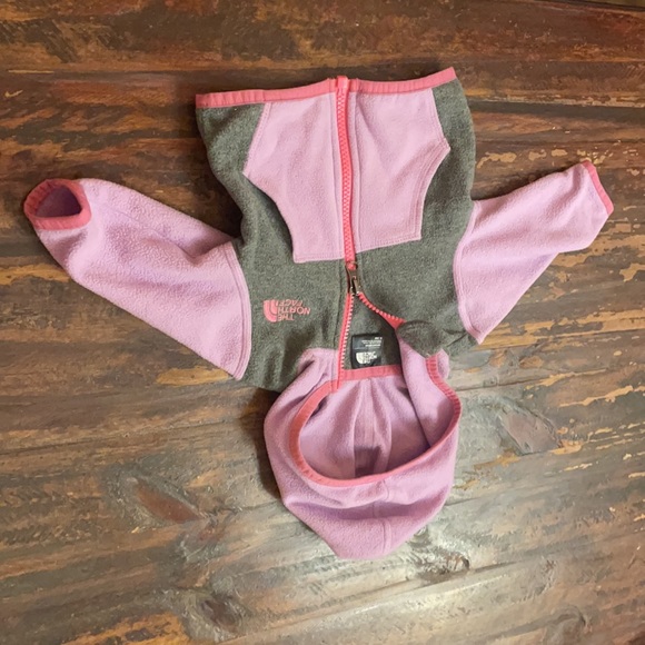 Infants size 0-3M Zip up Jacket: North Face Fleece Shell with hood. Like New. - Picture 3 of 4